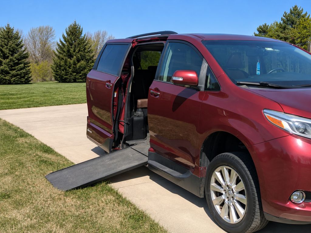 2017 Toyota Sienna - 5836