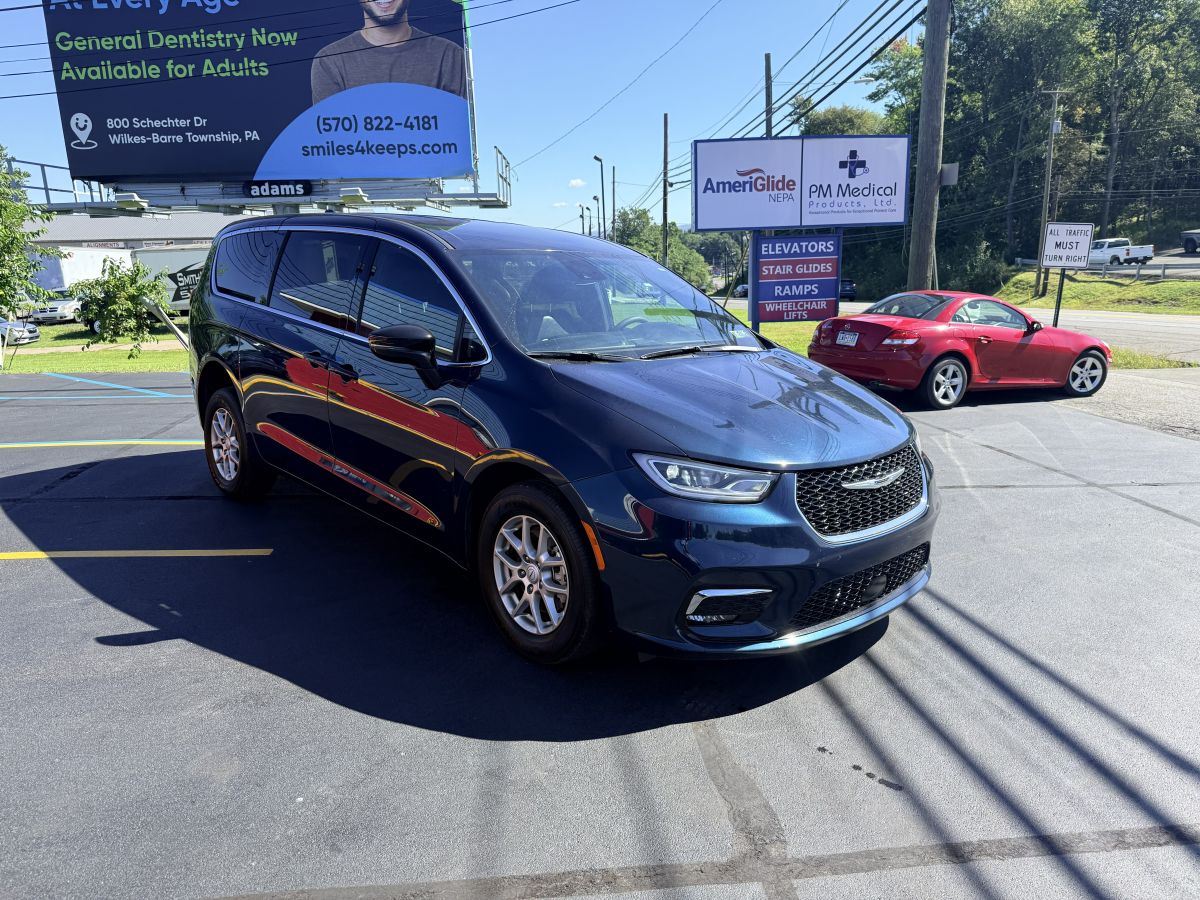 Chrysler Pacifica Select -0902