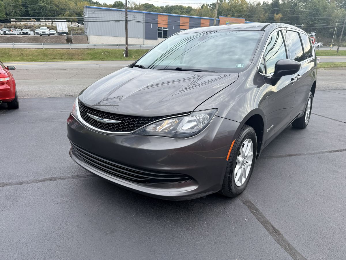 Chrysler Pacifica LX - 4827