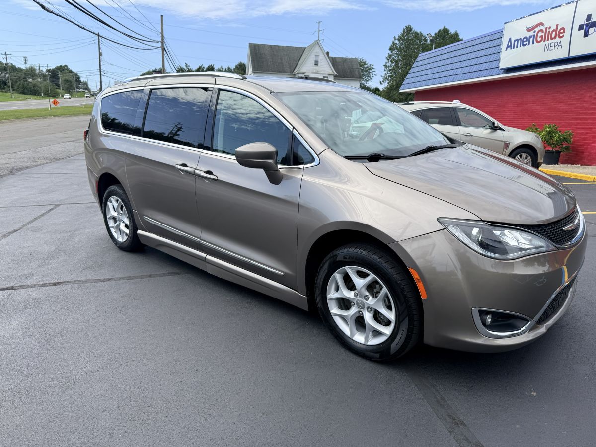 Chrysler Pacifica Touring L -3200